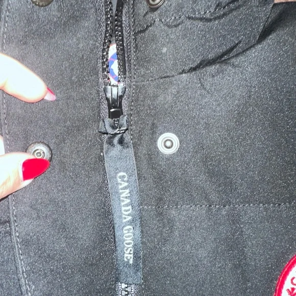 Canada Goose Black Arctic Program Vest - Picture 3 of 8